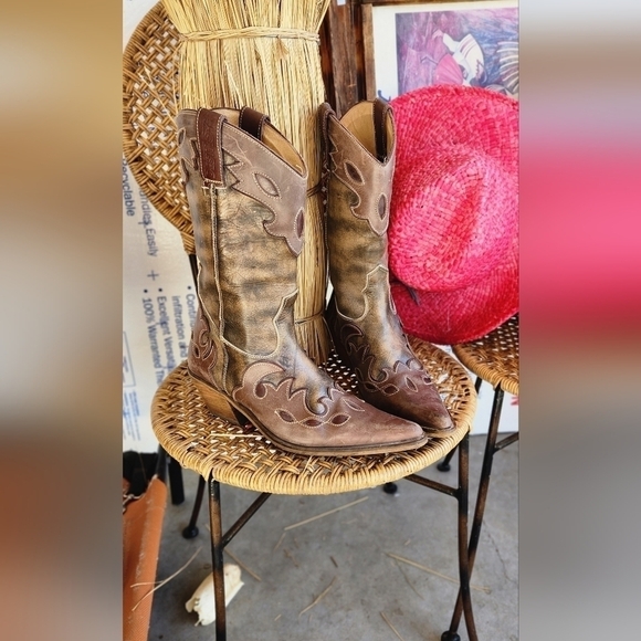Sassy Western Cowgirl Boots - Picture 12 of 12